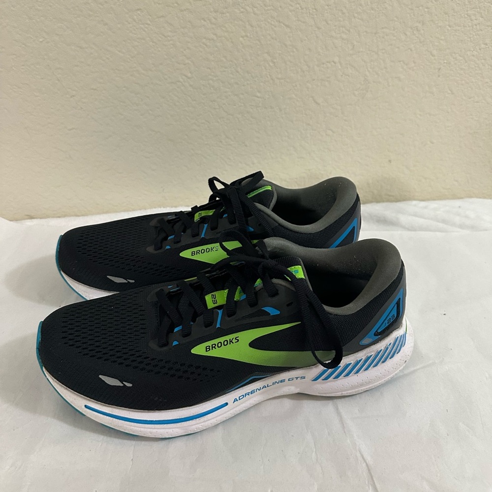 Brooks Men's Black and Green Athletic Shoes
